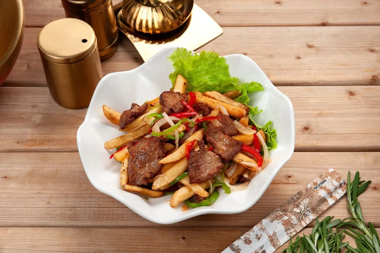 Картофель фри с мясом