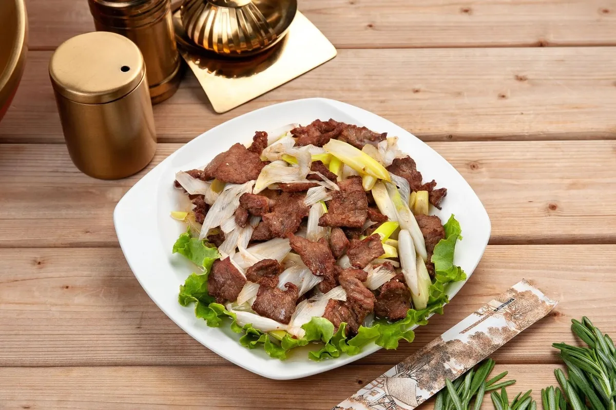 Лук-порей с мясом